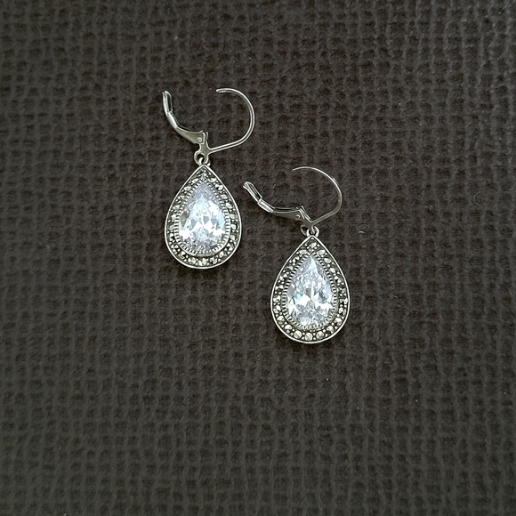 MARC Cubic Zirconia💎 Teardrop💧 Earrings with Swarovski Marcasite Gemstones - Picture 4 of 15